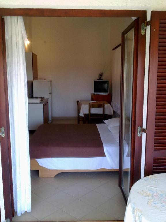 Postel nebo postele na pokoji v ubytování Apartmani Ždrelac
