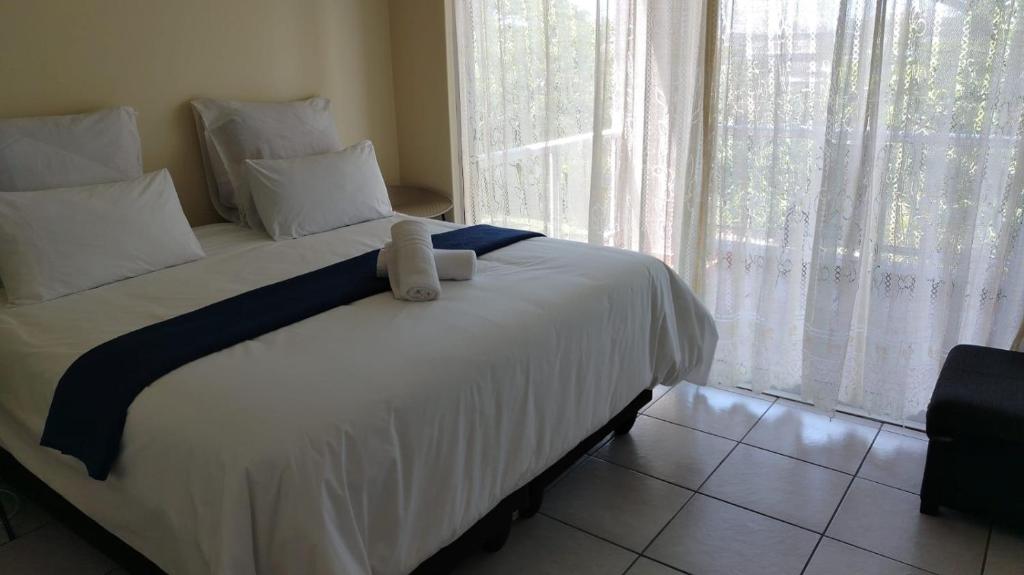 Giường trong phòng chung tại Shelly Beach Guest House