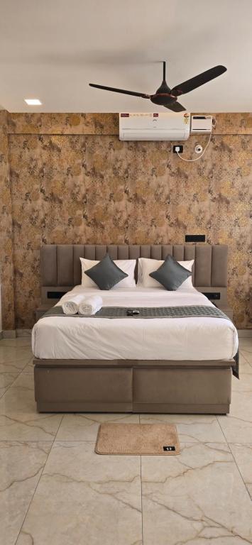 En eller flere senge i et værelse på Hotel Airport Transit