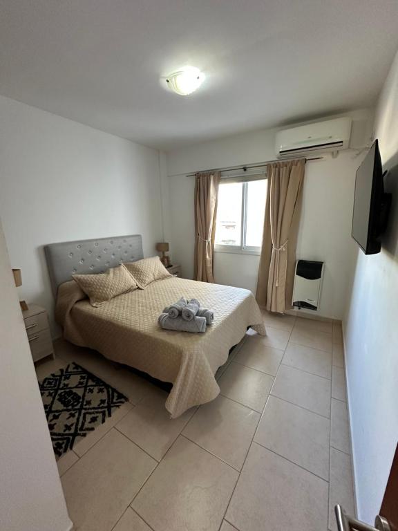 a bedroom with a bed and a television in it at Dpto 9 - Colon - 1 DORMITORIO - PQ ALQUILERES TEMPORARIOS in Colón