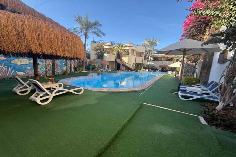 Swimmingpoolen hos eller tæt på Naama Inn Hotel