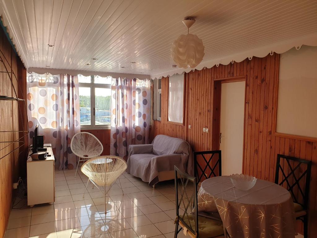 a living room with a couch and a table at Appartement les Alizés in Les Abymes