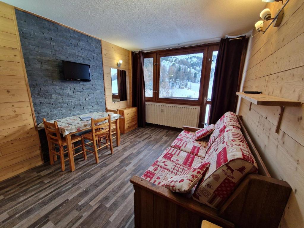 Studio moderne au pied des pistes avec balcon Sud