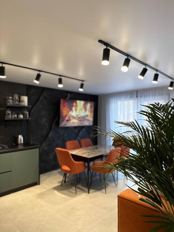 a kitchen and dining room with a table and chairs at Майя VIP in Mykulychyn