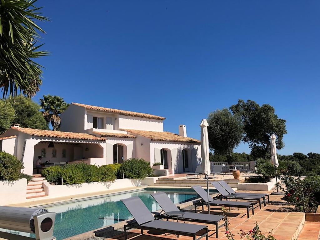 Quiet villa 4 bedrooms full sea view heated pool