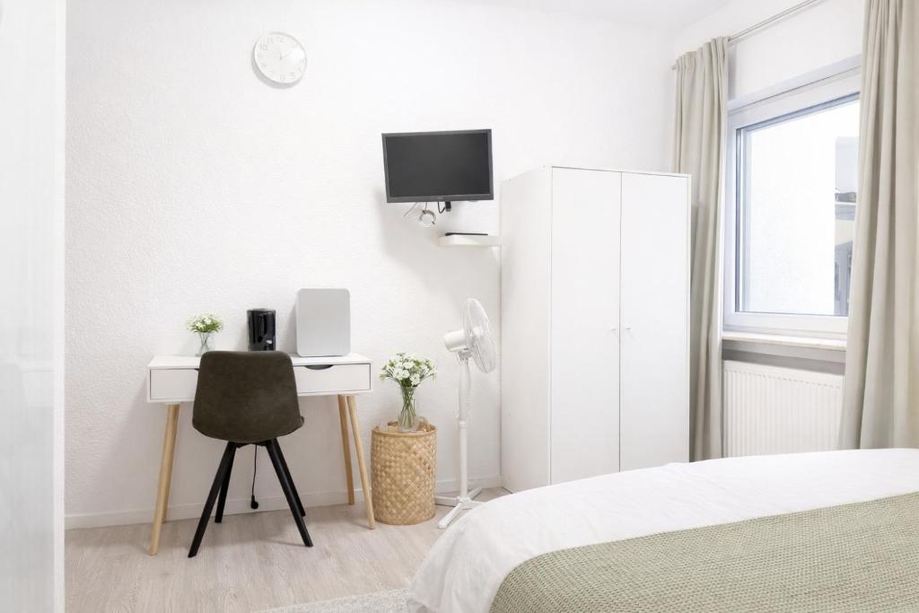 TV a/nebo společenská místnost v ubytování Rhein Lahn Hotel