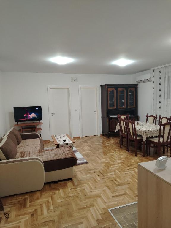 STAN NA DAN Stara Pazova - Apartamento De Dos Dormitorios