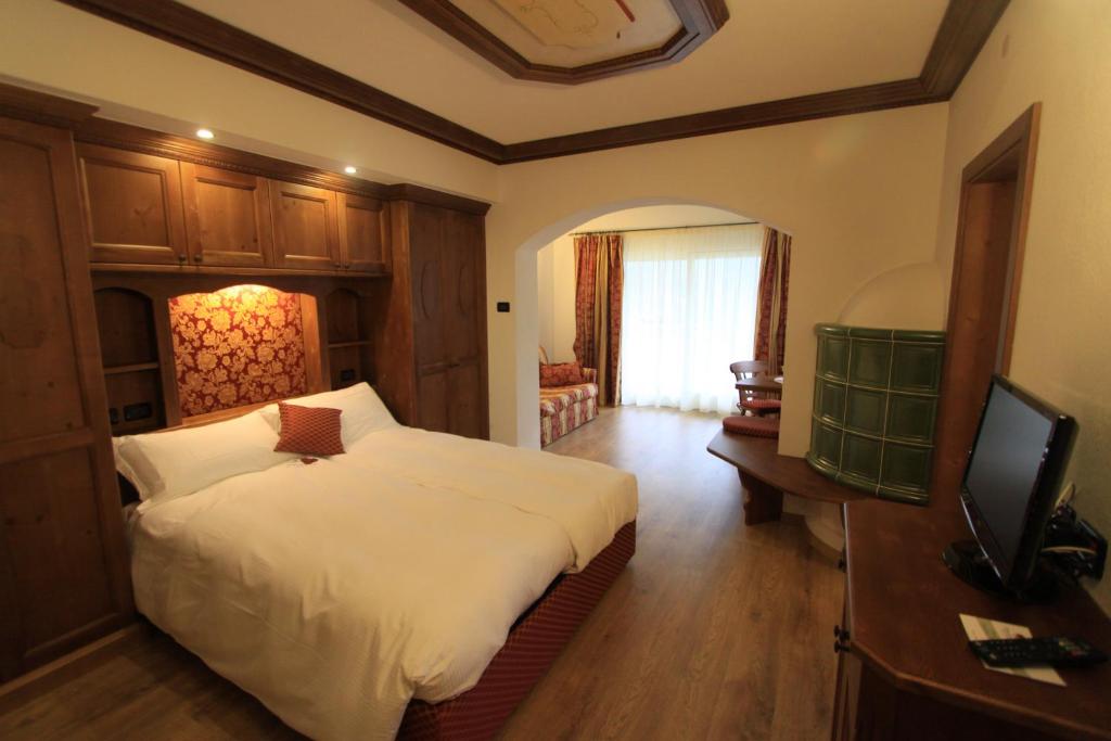 Televízia a/alebo spoločenská miestnosť v ubytovaní Dolasilla Park Hotel