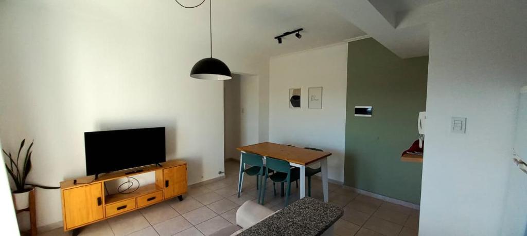 Et tv og/eller underholdning på Edificio Aura con cochera, A mts del shopping, casino y el puerto!!