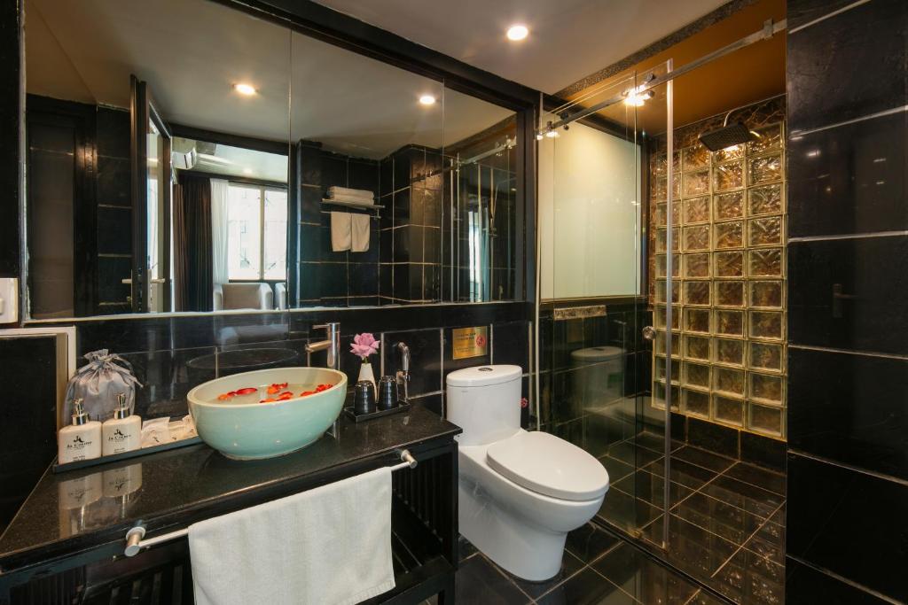 Suite Ja Cosmo Có Ban Công Với Bể Jacuzzi