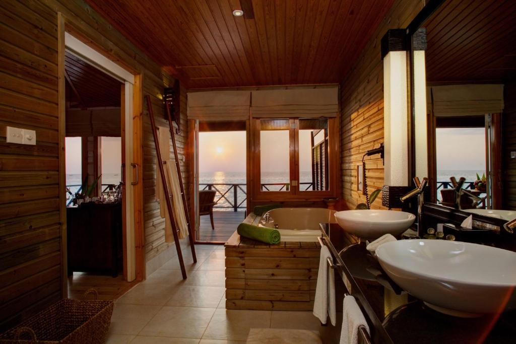 Posezení v ubytování Komandoo Island Resort & Spa