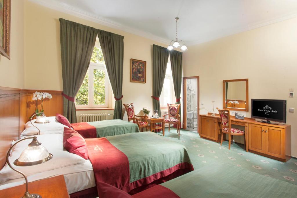 Postel nebo postele na pokoji v ubytování Green Garden Hotel