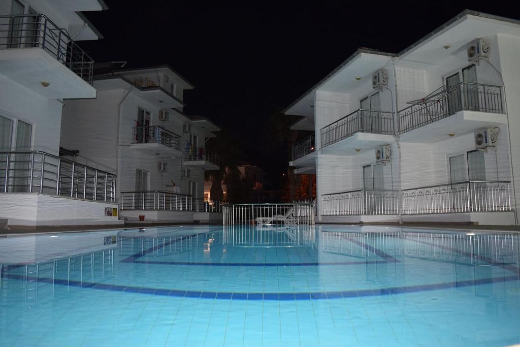 Bazén v ubytování Sarıgerme Apart nebo v jeho okolí