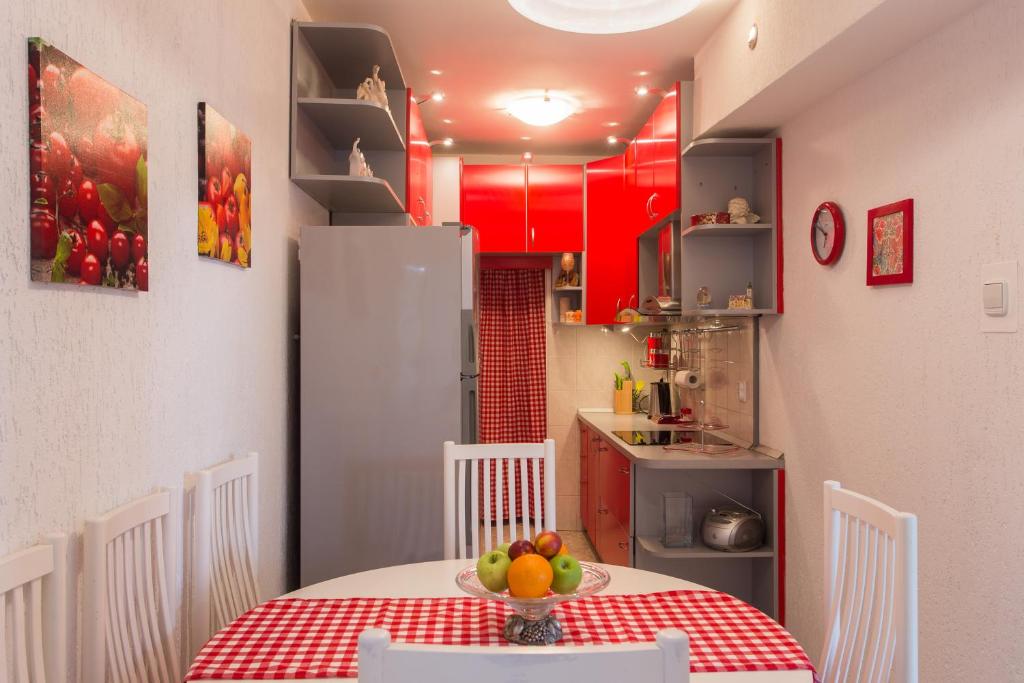 a kitchen with a table with a plate of fruit on it at Apartment Teo in Dubrovnik