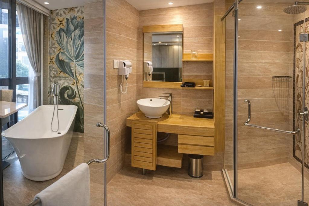 Luxury Suite with Bathtub & City View