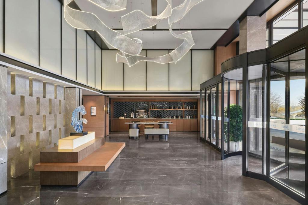 لابی و فضای عمومی Fairfield by Marriott Beijing Capital Airport - تصویر ۵