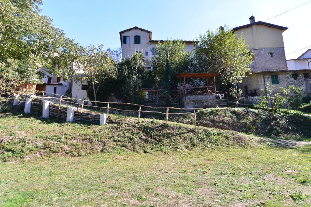A garden outside Appartamento Le More