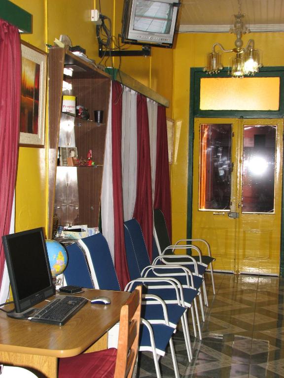 TV a/nebo společenská místnost v ubytování Hostal El Mirador