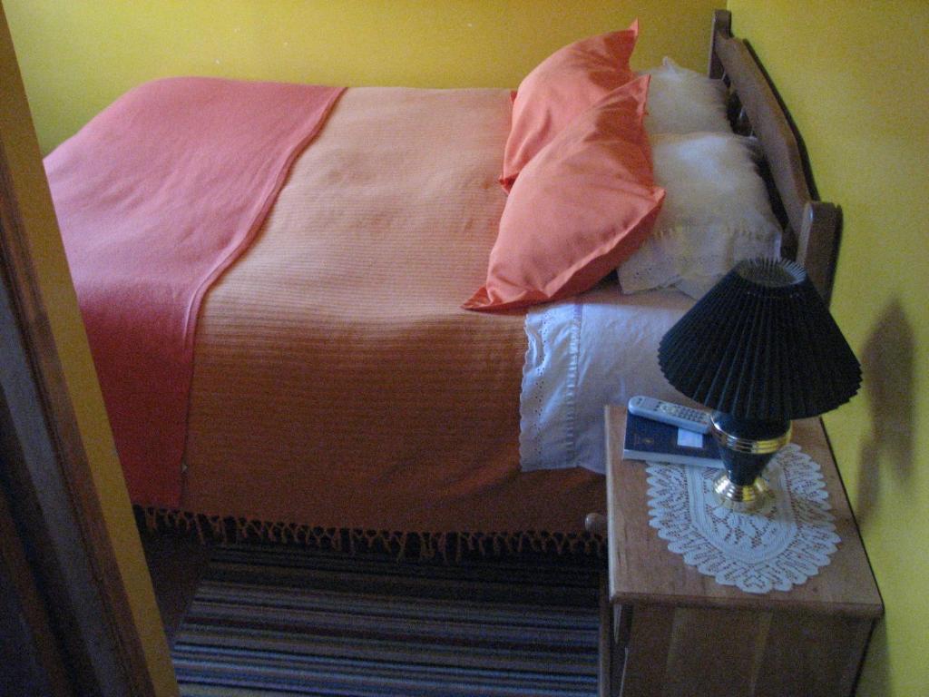 Postel nebo postele na pokoji v ubytování Hostal El Mirador