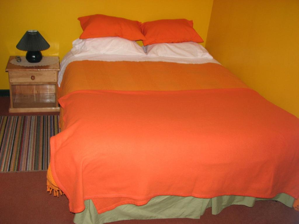 Postel nebo postele na pokoji v ubytování Hostal El Mirador