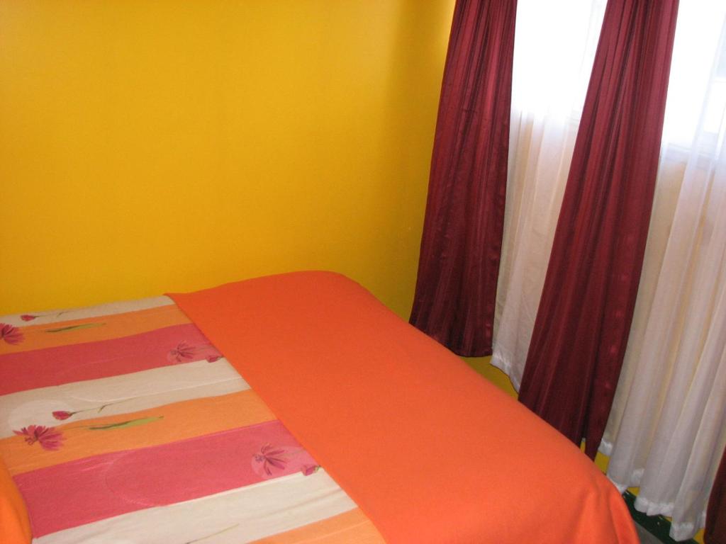 Postel nebo postele na pokoji v ubytování Hostal El Mirador