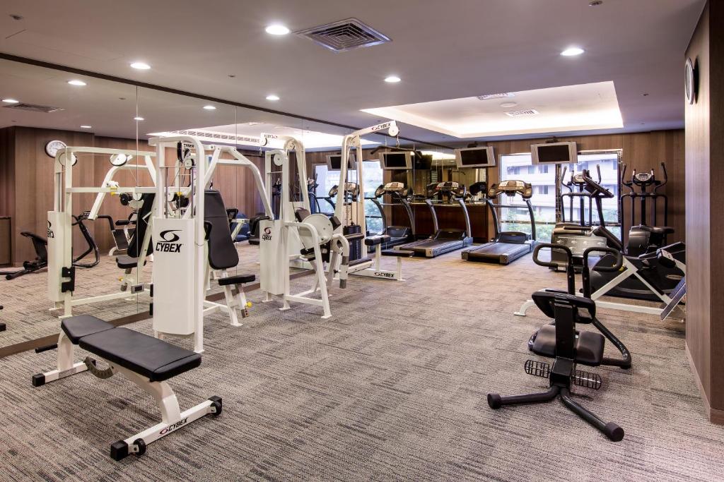 Fitness centrum a/nebo fitness zařízení v ubytování Grand Forward Hotel