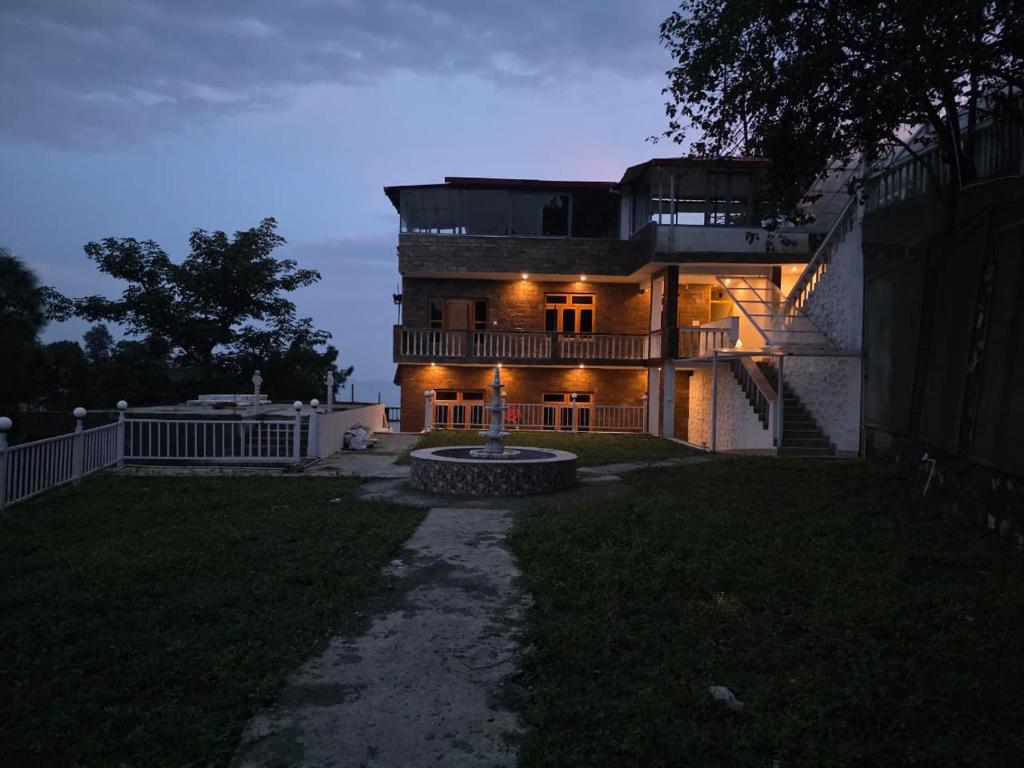 a large house at night with its lights on at Pi Palace in Bhīm Tāl