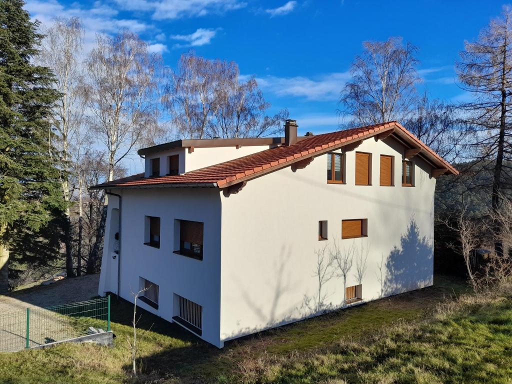 a white house with a red roof at clos Saint François Spa in Wangenbourg