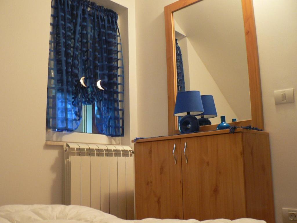 Llit o llits en una habitació de Apartman Sneznik