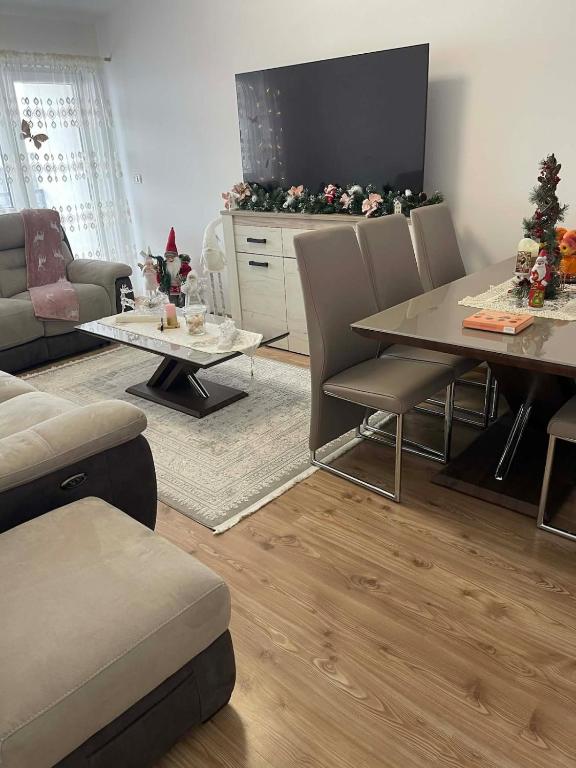 a living room with a table and a tv at Apartament in Suceava