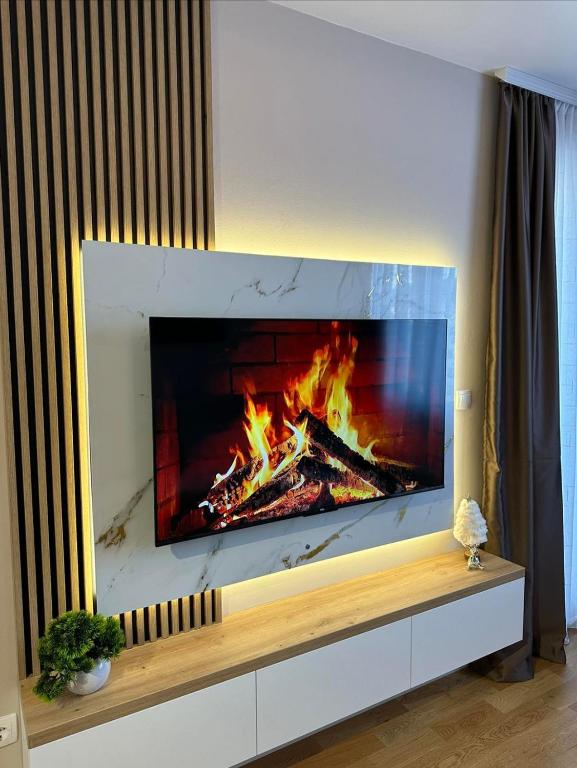 a fireplace in a living room with a fire at Sweet Home Pale in Pale