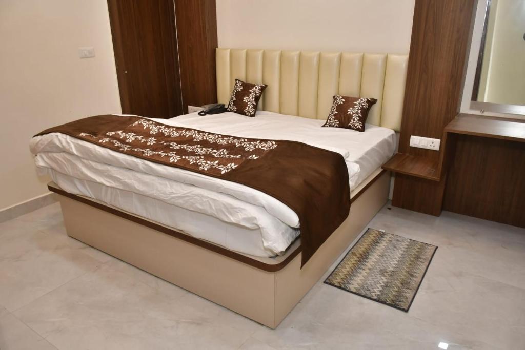 a bedroom with a large bed with a brown blanket at MorningInn in Prayagraj
