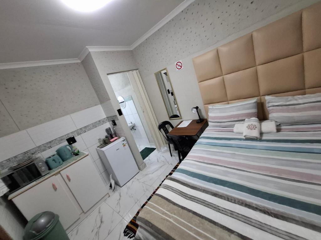 Postel nebo postele na pokoji v ubytování Talitha's Self Catering