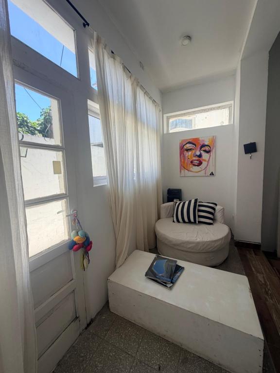 a living room with a couch and a window at Terminal Depto in Azul