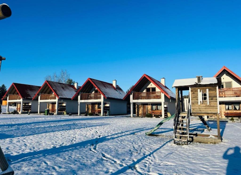 Domki całoroczne ,,DOLINA BIESZCZAD" trong mùa đông