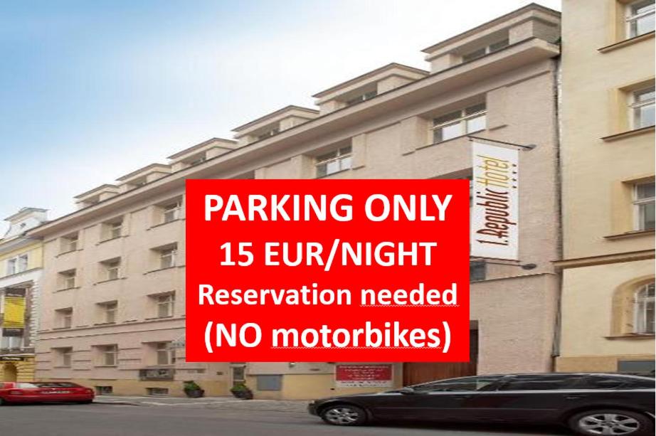 תעודה, פרס, שלט או מסמך אחר המוצג ב-1.Republic Hotel