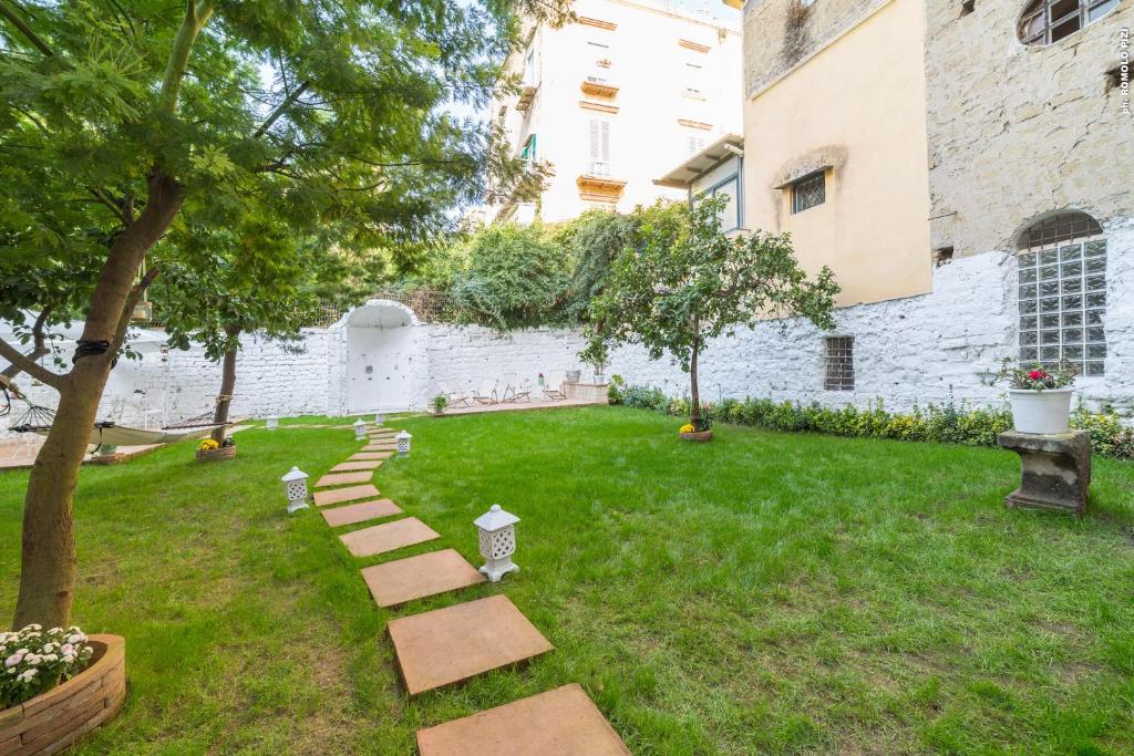 Vonkajšia záhrada v ubytovaní The Foria House by House In Naples
