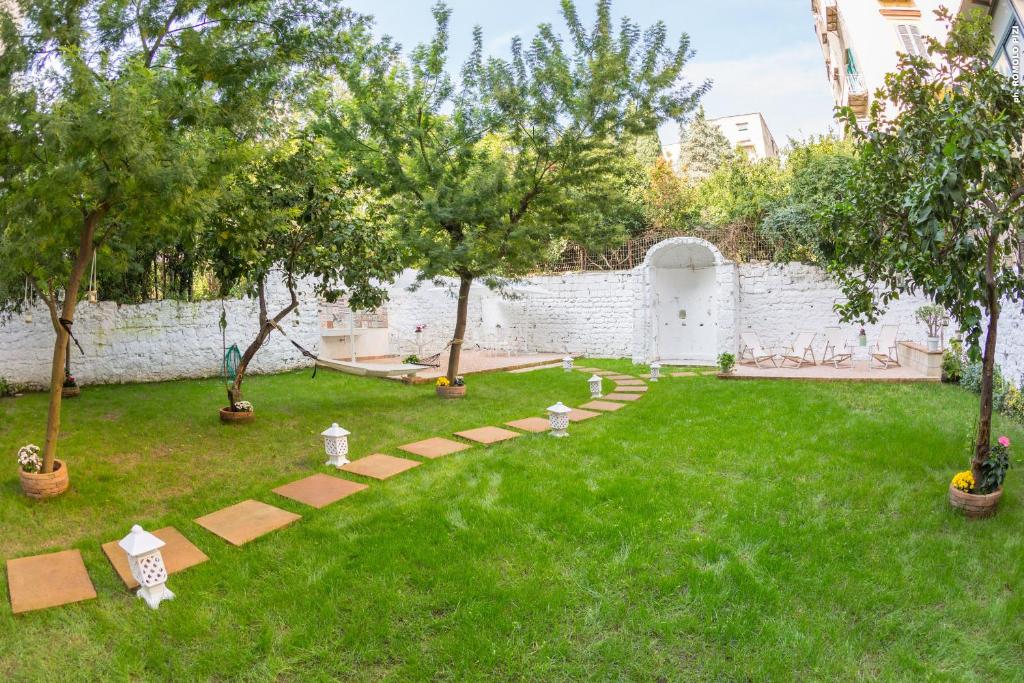 Vonkajšia záhrada v ubytovaní The Foria House by House In Naples