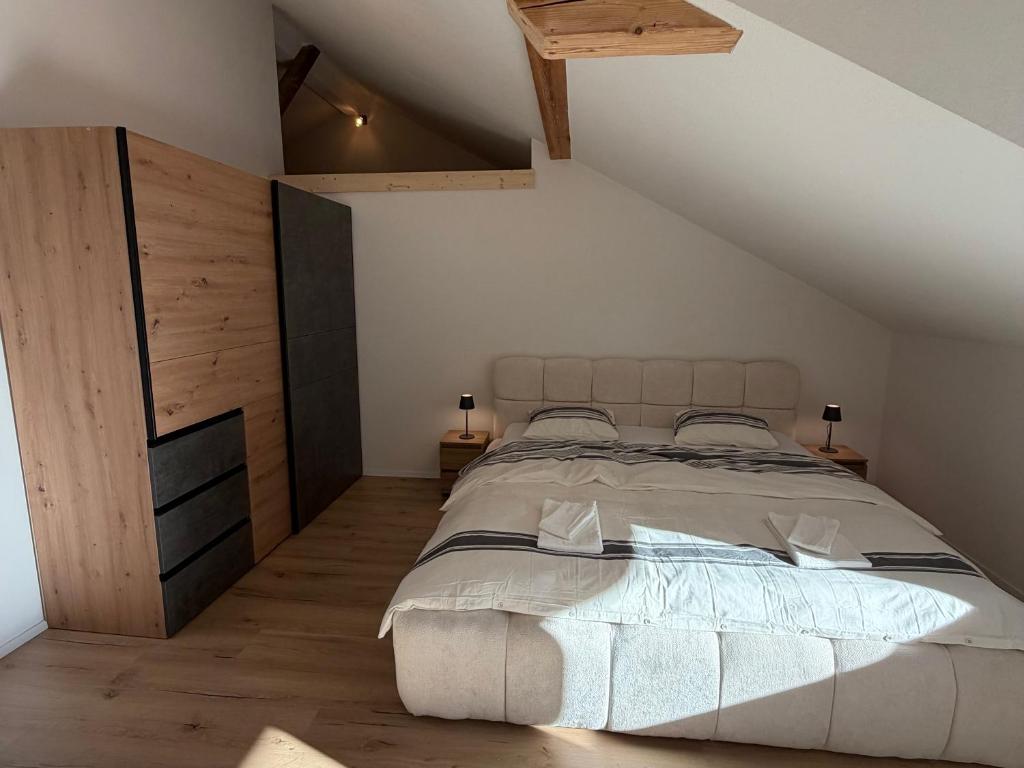 a bedroom with a large bed in a attic at Deine Auszeit mit Alpen- und Kanderblick in Kandergrund