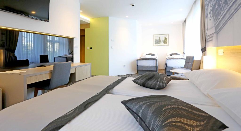 Postel nebo postele na pokoji v ubytování Hotel Grad