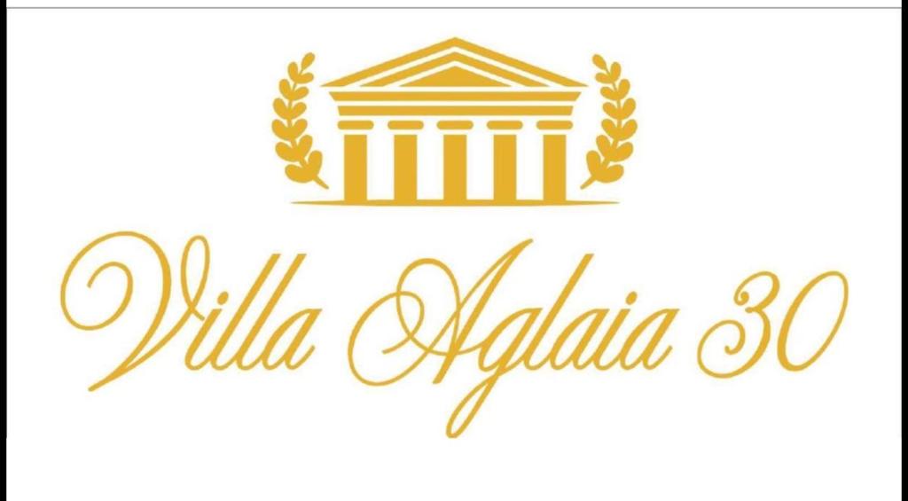 Et logo, certifikat, skilt eller en pris der bliver vist frem på villa aglaia30