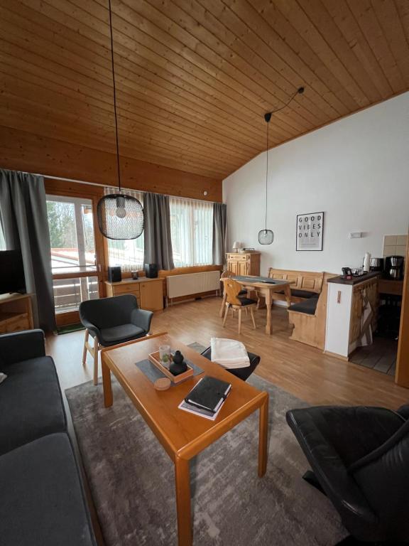 Khu vực ghế ngồi tại Ferienwohnung Markt Eging am See Bayerischer Wald