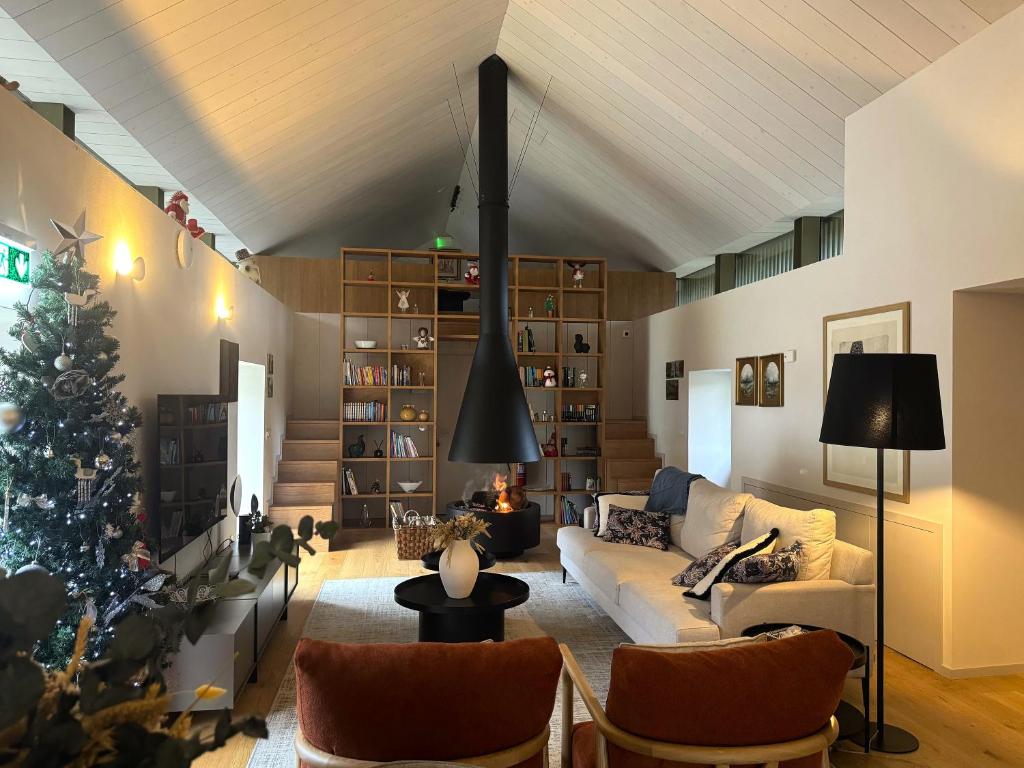 Et opholdsområde på Casa da Fonte de Cima Turismo Rural com Piscina e Natureza