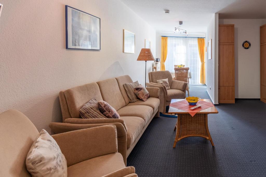 a living room with a couch and a table at Haus Elbe 1, Whg 11 in Duhnen