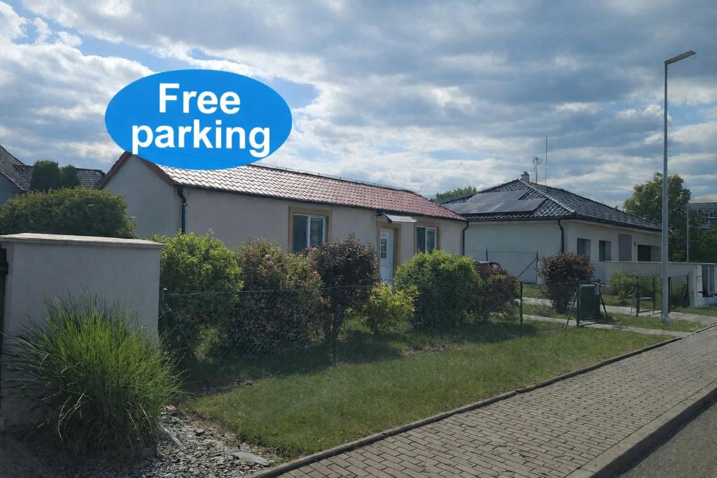 a house with a sign that reads free parking at Olšany Home - útulný privátní domek se zahradou a parkováním u Olomouce - private house with garden and parking near Olomouc 