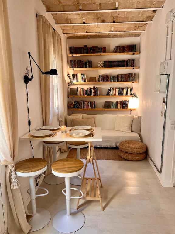 Cozy Barceloneta Beach Flat - Newly Renovated