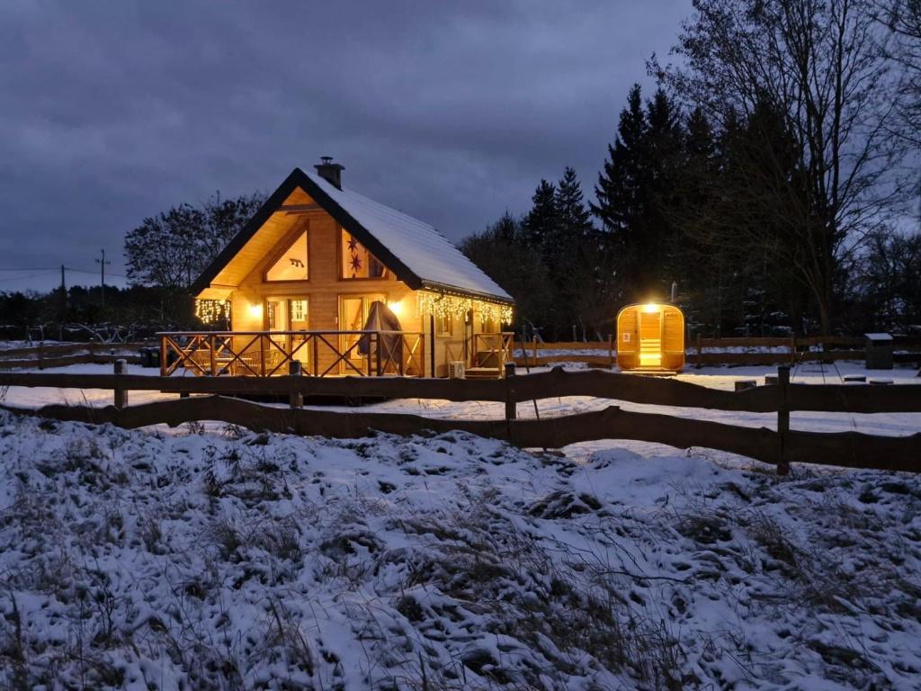 Hygge z kominkiem i sauna Piasek Cedynia Chojna om vinteren