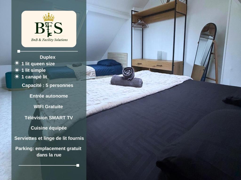 een poster van een slaapkamer met een bed in een kamer bij L'échappée belle pour 5 in Saint-Quentin