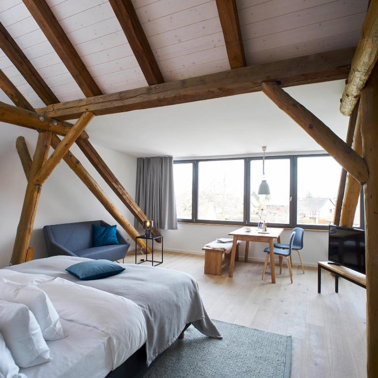 Postel nebo postele na pokoji v ubytování meinwolfsburg hotel auf dem rittergut vormals Yard Boarding Hotel