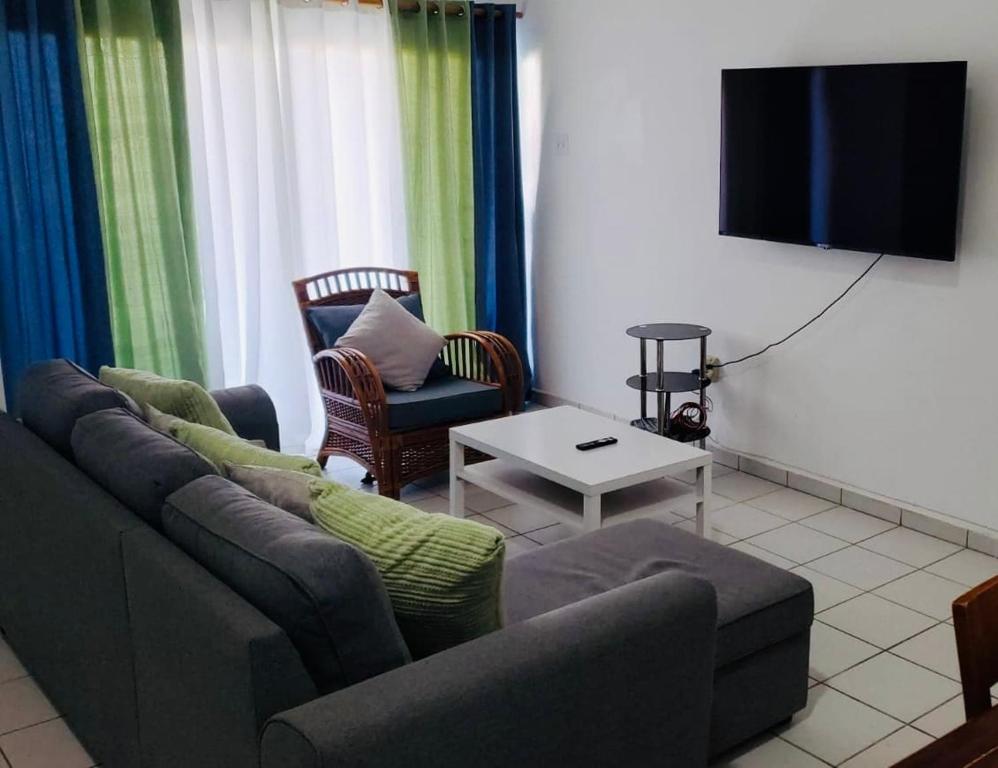 โทรทัศน์และ/หรือระบบความบันเทิงของ Paradise Condo